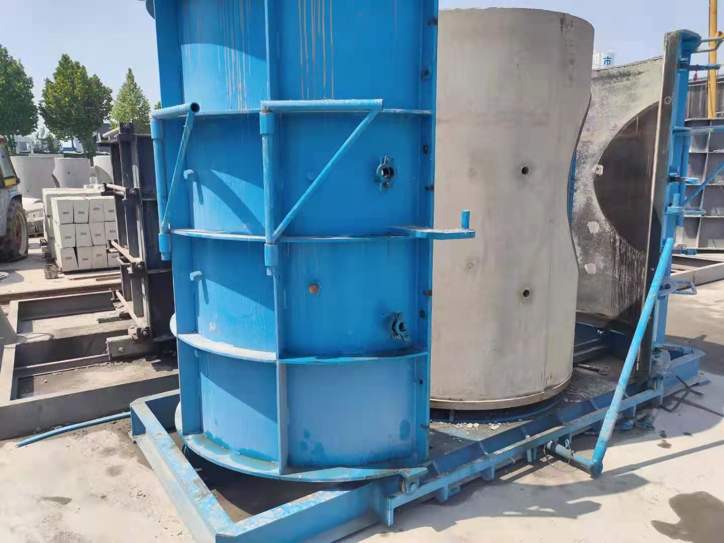 1648939130242072.jpg 检查井模具1.jpg